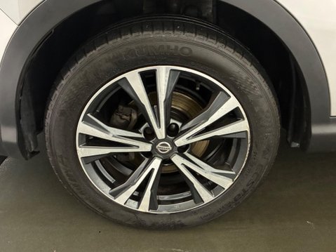 Nissan Qashqai 1.5 dCi N-Connecta Euro 6 (s/s) 5dr 38