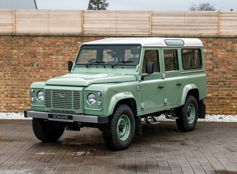 Land Rover Defender 110 Heritage 6
