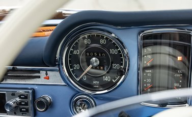 Mercedes-Benz 280 SL W113 Pagoda 26