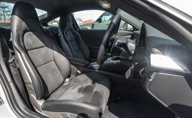 Porsche 911 (991.2) Carrera GTS 12