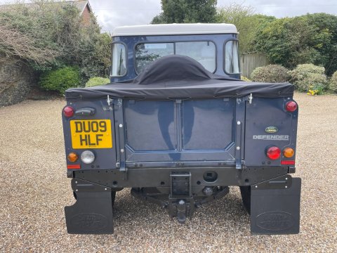 Land Rover Defender 2.4 TDCi Pickup 2dr Diesel Manual 4WD SWB Euro 4 (122 bhp) 16
