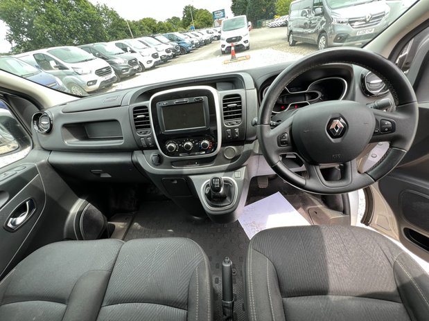 Renault Trafic SWB L1H1 Low Roof Sportive Air Con Nav EURO 6 NO VAT 25
