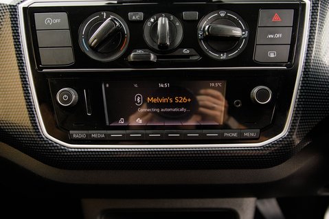 Volkswagen Up BLACK EDITION 18