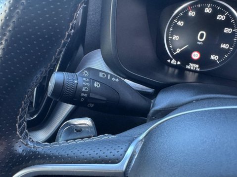 Volvo XC60 2.0 D5 PowerPulse R-Design Auto AWD Euro 6 (s/s) 5dr 34