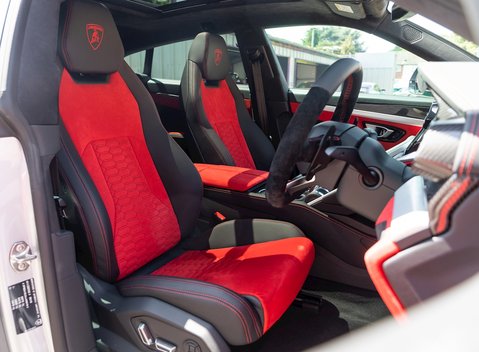 Lamborghini Urus 12