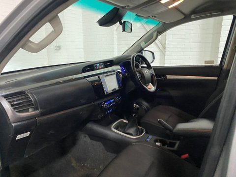 Toyota Hilux INVINCIBLE 4WD D-4D DCB 20