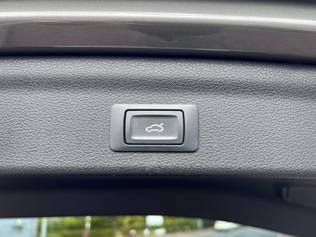 Audi Q3 1.5 TFSI CoD 35 S line S Tronic Euro 6 (s/s) 5dr 36
