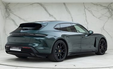 Porsche Taycan GTS Sport Turismo 7