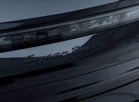 Porsche Taycan TURBO S CROSS TURISMO 41