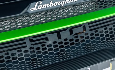 Lamborghini Huracan STO 33