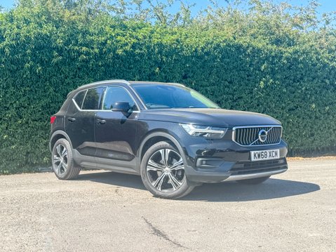 Volvo XC40 2.0 T5 Inscription Pro SUV 5dr Petrol Auto AWD Euro 6 (s/s) (247 ps) 3