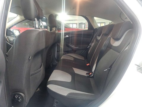 Ford Focus 1.6 Focus Zetec 105 5dr 21