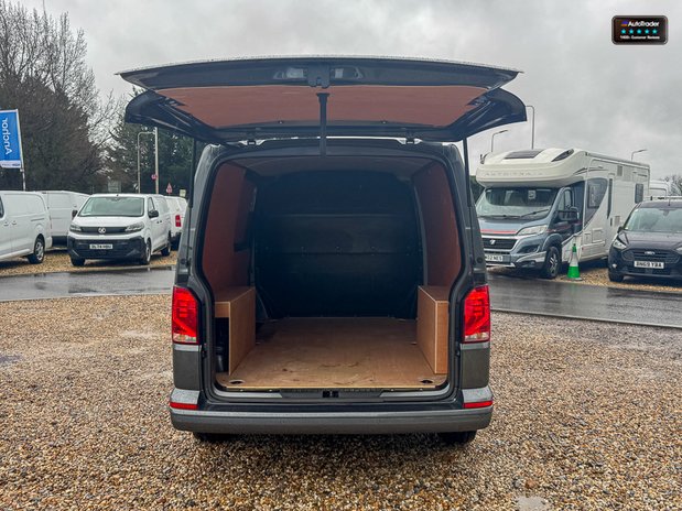Volkswagen Transporter AUTO SWB L1H1 Low Roof Highline T30 Air Con Alloys Sensors EURO 6 8