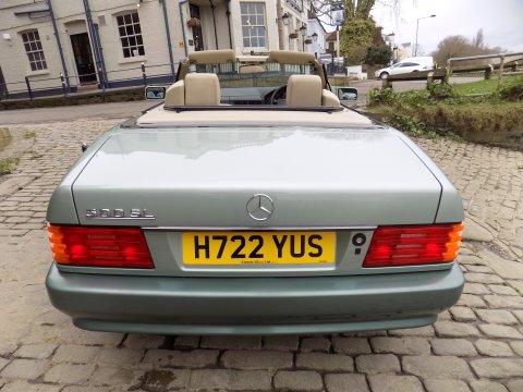 Mercedes-Benz SL Series 500SL-32 54