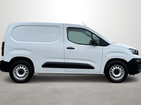 Peugeot Partner 800 100kW 50kWh Professional Premium + Van Auto 9