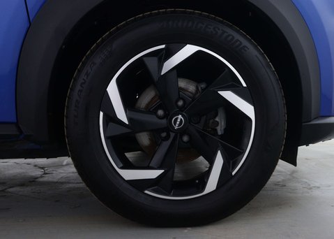 Nissan Juke 1.6 Juke N-Connecta HEV CVT 5dr 14