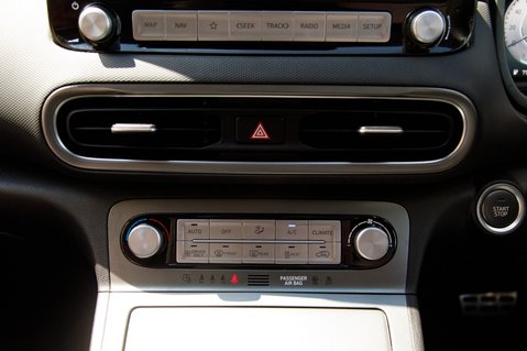 Hyundai KONA PREMIUM 40