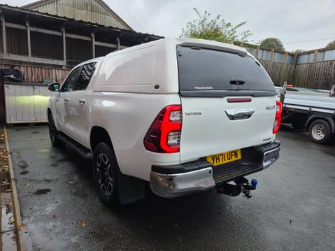 Toyota Hilux INVINCIBLE 4WD D-4D DCB 6