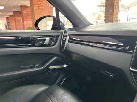 Porsche Cayenne 4.0 V8 E-Hybrid 17.9kWh Turbo S Coupe 5dr Petrol Plug-in Hybrid (680ps) 34