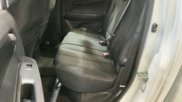Isuzu D-Max Utility | 1.9 LT | Double Cab | Tow Bar | Air Con | EURO 6 | NO VAT 8