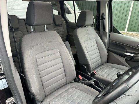 Ford Grand Tourneo Connect TITANIUM TDCI 13