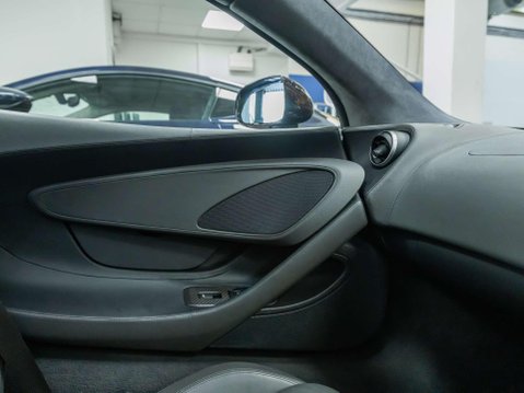 McLaren 570 3.8T V8 Coupe 2dr Petrol SSG Euro 6 (s/s) (570 ps) 45