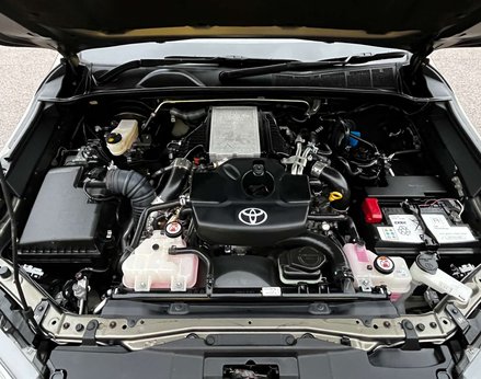 Toyota Hilux 2.8 HI-Luxury Invincible X D-4D 4WD Double Cab Auto 4WD 5dr 7