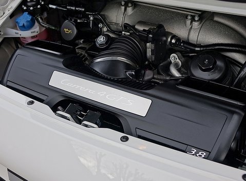 Porsche 911 (997) Carrera 4 GTS 6