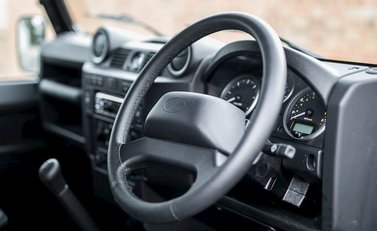 Land Rover Defender 90 XS 11
