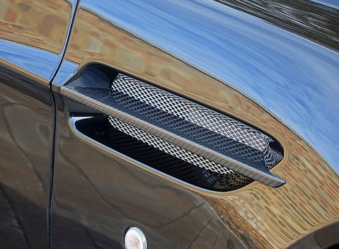 Aston Martin DB9 Volante 17