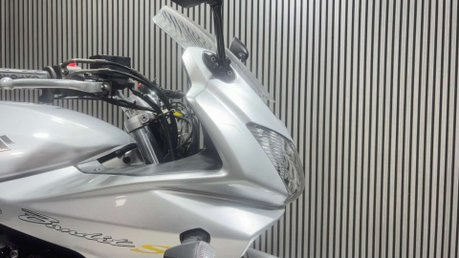 Suzuki Bandit 2005 18K NEW MOT IDEAL FIRST BIG BIKE A2 650CC COMMUTER BIKE 37