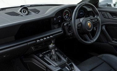 Porsche 911 (992) GT3 Touring 12