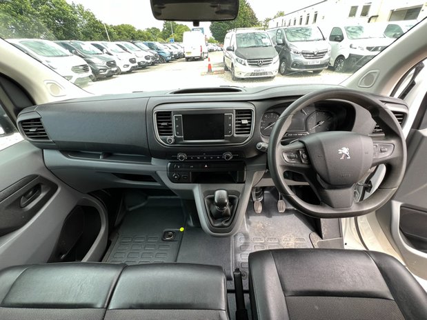Peugeot Expert MWB L2H1 Professional 2700 Air Con Sensors Tow Bar EURO 6 NO VAT 28