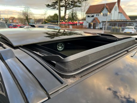 Land Rover Defender X MHEV 25