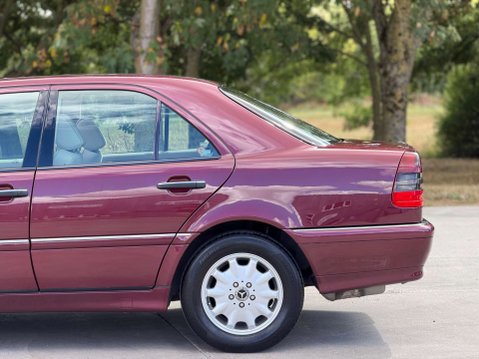 Mercedes-Benz C Class 2.0 C200 Elegance Auto 4dr 39