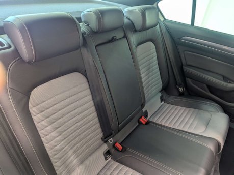 Volkswagen Passat 2.0 Passat R-Line TDI BlueMotion Technology Semi-Auto 4dr 47