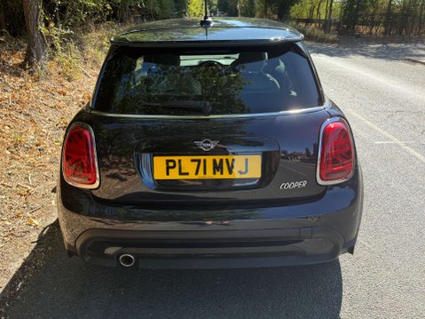 Mini Hatch 1.5 Cooper Exclusive 3dr 23