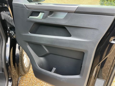 Volkswagen Caravelle 2.0 TDI Executive MPV 5dr Diesel DSG Euro 6 (s/s) (150 ps) 63