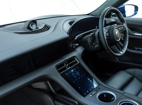 Porsche Taycan Turbo S Cross Turismo 16