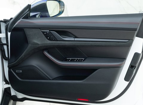 Porsche Taycan GTS Sport Turismo 24