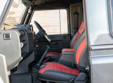 Land Rover Defender 90 TD XS Station Wagon 14