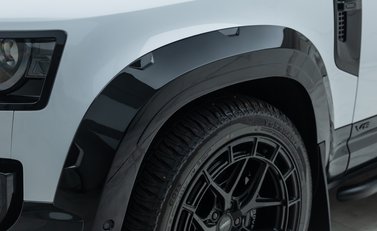 Land Rover Defender 90 V8 P525 URBAN 36