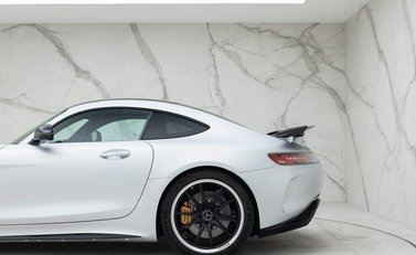 Mercedes-Benz AMG GT R Premium 27