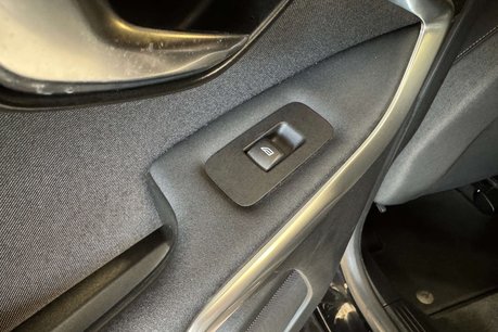 Volvo V40 1.6 T4 Lux Hatchback 5dr Petrol Powershift Euro 5 (s/s) (180 ps) 50