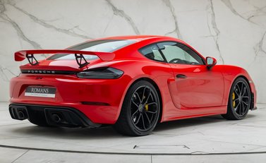 Porsche Cayman GT4 (718) 6