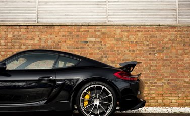 Porsche Cayman GT4 24
