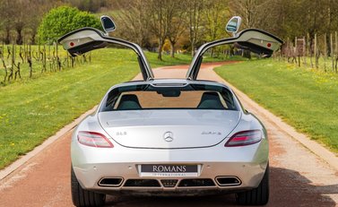 Mercedes-Benz SLS AMG 13
