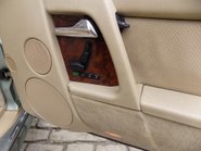 Mercedes-Benz SL Series 500SL-32 29
