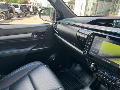 Toyota Hilux INVINCIBLE X 4WD D-4D DCB 30