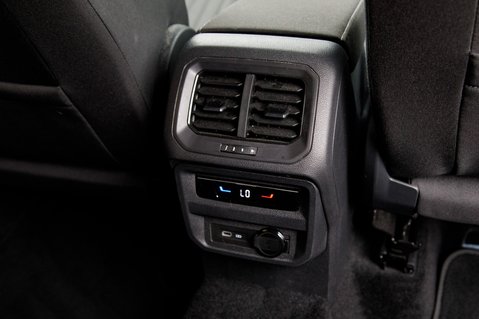 Volkswagen Tiguan Allspace LIFE TSI DSG 38